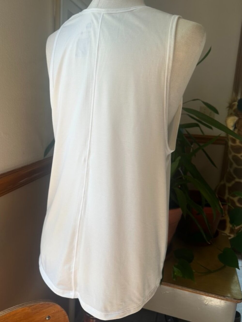 All In Motion Women's Tank, Like New, White with Mountain Graphic, Size M. - Picture 2 of 8